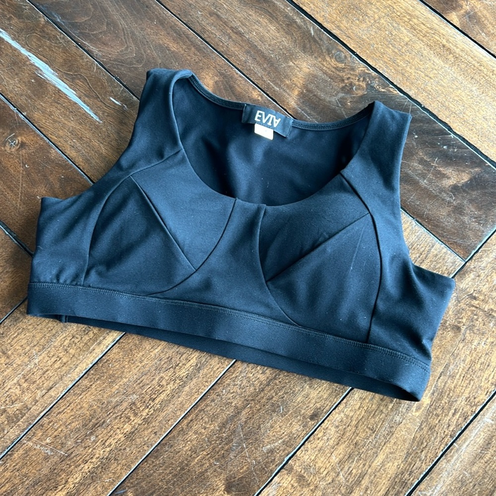 Designer Evia size 4 (2XL) padded bust black athletic training top